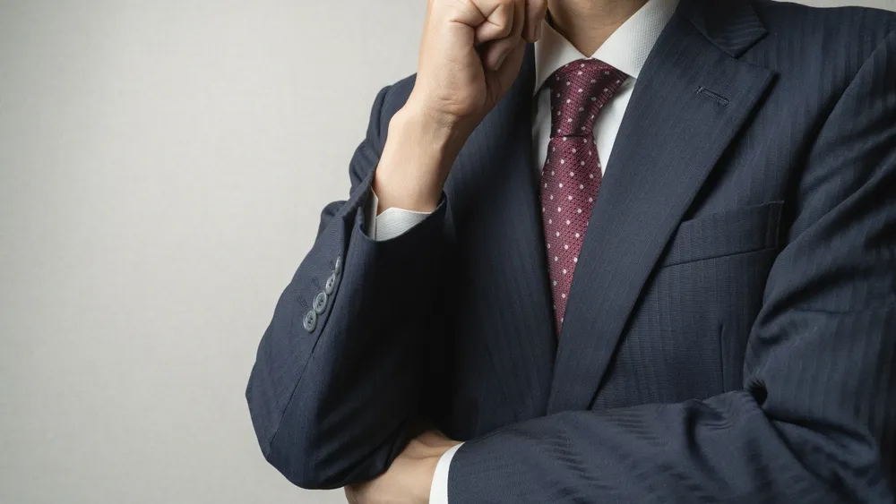 【役員報酬コラム 第1回】役員報酬と従業員給与との違いとは？法人税の損金算入制限の法的背景と歴史的変遷